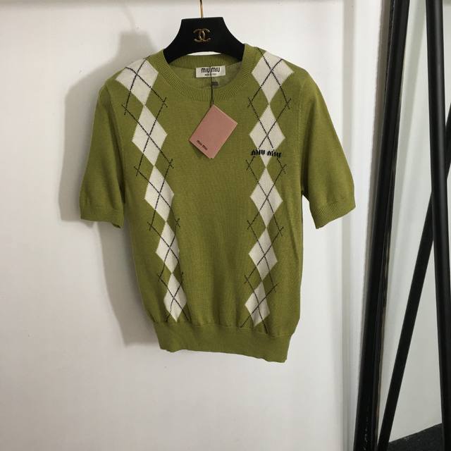 款号 4905 Miumi*新款 高品质100%羊毛 菱格子短袖羊毛针织衫 上衣，绿色，36 38 40， 36码；肩宽37，胸围86，袖长27，衣长59 .