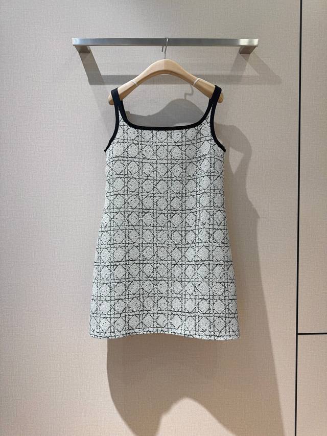 Dio*R新款New～ 金色藤格纹编织菱格背心裙，立体编织工艺原版定制进口纱线上身显瘦又高挑 码数：Sml，Df1049