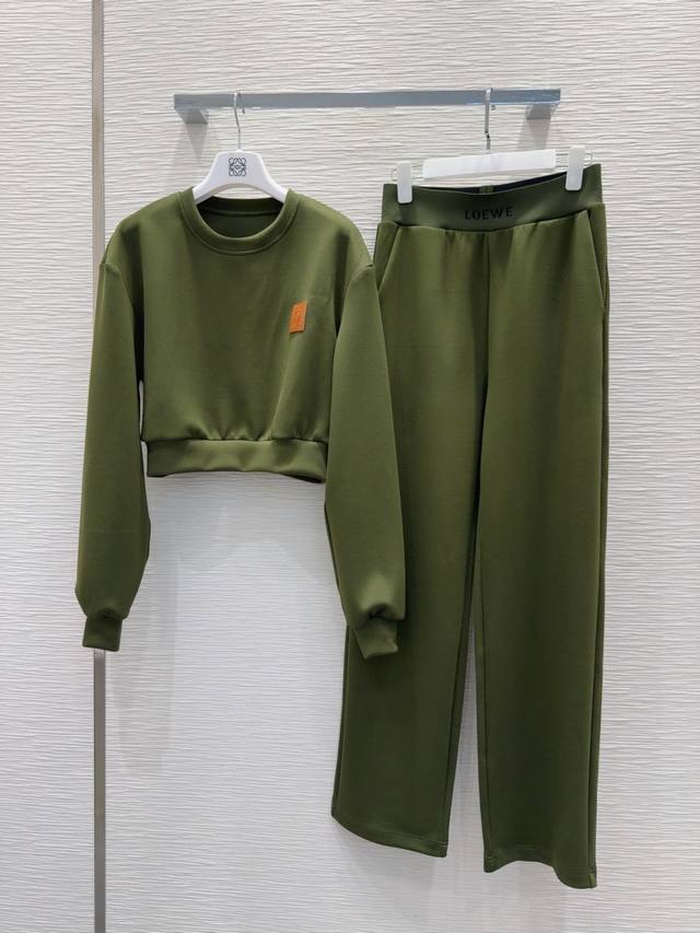 Loe W*E 2025Fw新款套装 上身显瘦又提升时髦度，优雅气质单品。衣橱必备！做工品质看细节。现货两色Sml 大单子甩过来 S上衣 肩宽47 胸围102