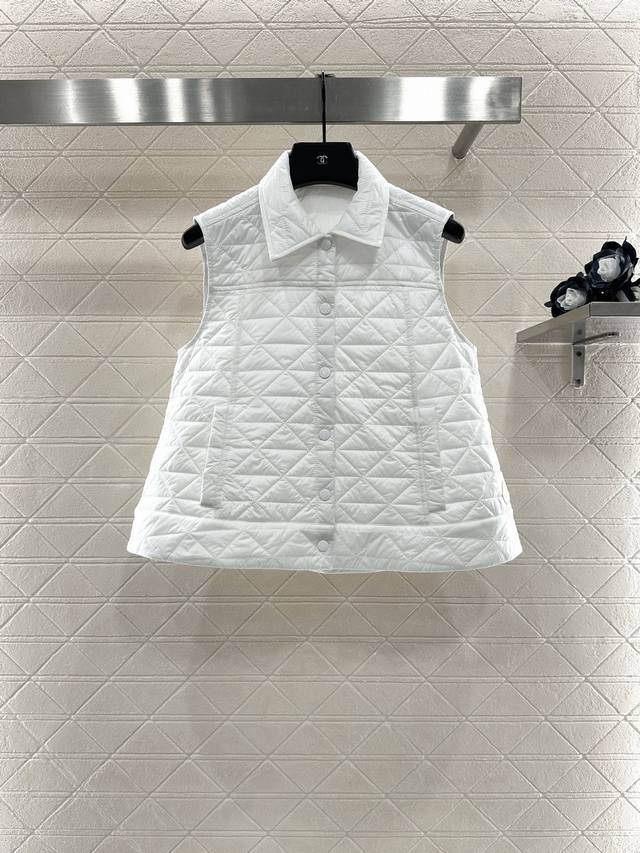 Moncle*2025新品上架 A摆藤格纹棉服马甲 定制Yb防风防水尼龙材质 羽绒棉填充内里 整件轻型保暖 薄款马甲 时髦不显臃肿 翻领前襟按扣设计御寒防风 藤