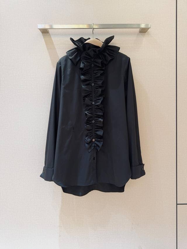 Dio*R 2025 新品 时尚单品 极简精梳府绸棉小立领衬衣、自带清冷松弛感。 金典小刺绣藏着巧思，搭配同色系褶皱可拆卸飘带，可盐可甜，日常通勤或轻法式氛围都