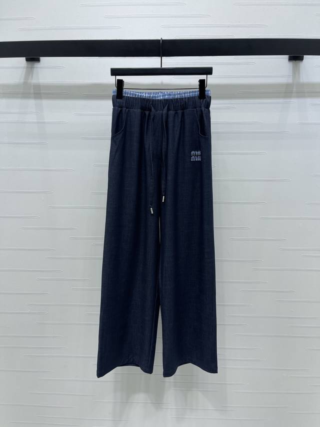 上新原单高端品质 Miumi*2025早秋最新系列！格子拼接西装直筒裤！定制进口斜纹棉材质 质感光泽十足 垂感肌理更强 品相高级 高腰直筒长裤 腰间拼接浅蓝白格