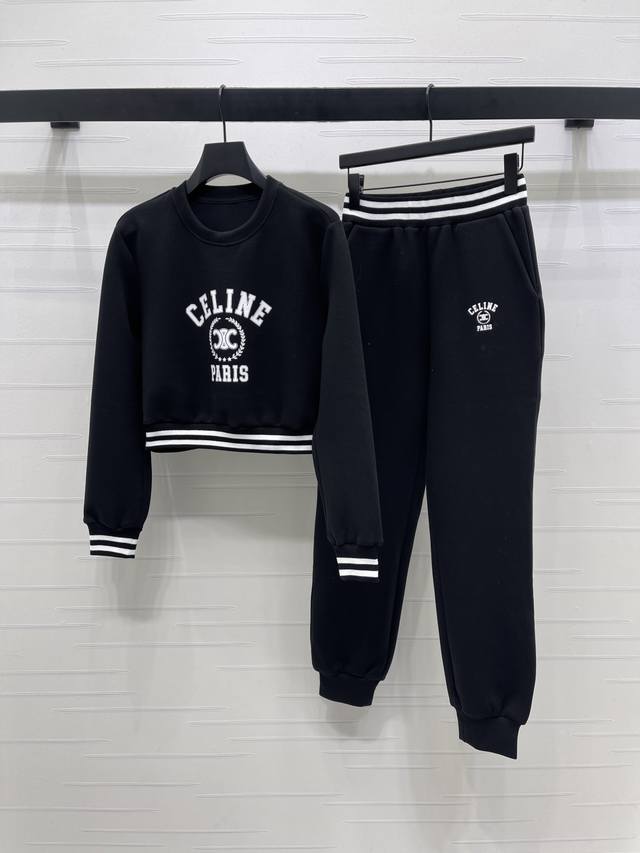 上新原单高端品质 Celin*2025早秋最新系列！圆领卫衣长裤套装！定制进口全棉材质 穿搭洋气 套头卫衣剪裁 袖口下摆撞色条纹螺纹包边细节 胸前字母Logo点