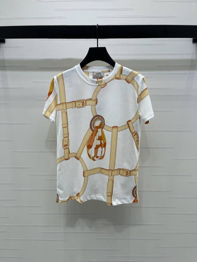 上新原单高端品质Hermes* 2025早秋最新系列！圆领链扣印花短袖T恤！定制丝光全棉材质 透气舒适 质感十足 常规短袖T恤裁剪 凸显品牌格调 采用克重纯棉制
