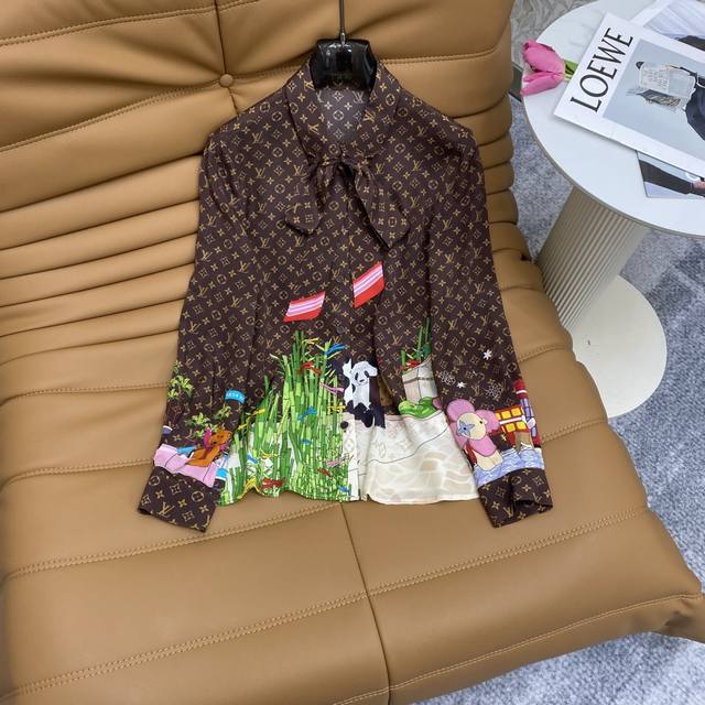 Lv★ Fw 数码定位印花本布飘带设计气质翻领真丝连衬衣 ，高级面料，颜色:图片色，面料:重磅真丝 Silk 面料 Smlxl .