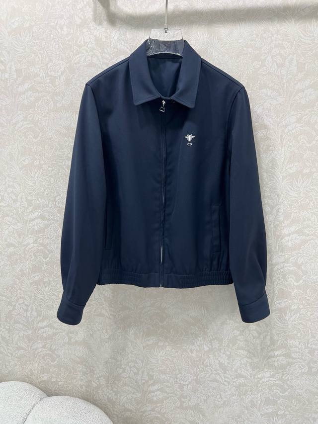 Dio*25早秋新款夹克外套 翻领拉链夹克超有型！定制五金中山小蜜蜂刺绣袖口卷边拼接老花装饰 下摆松紧收边 显瘦绝绝子高级的云淡风轻 不需要凹造型 上身每一个细