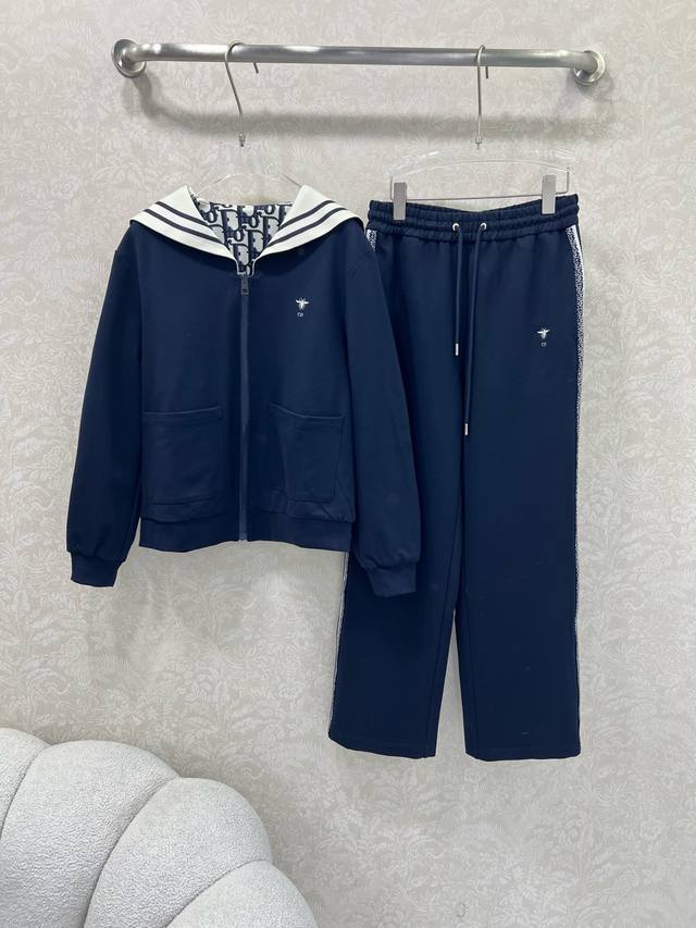 Dio*迪 奥25新款套装双面海军风披肩拉链外套阔腿长裤的组合 外套小蜜蜂绣花 内里经典老花字母印花 外套双面可穿 休闲复古又时髦 简约的撞色线条轮廓很有运动感