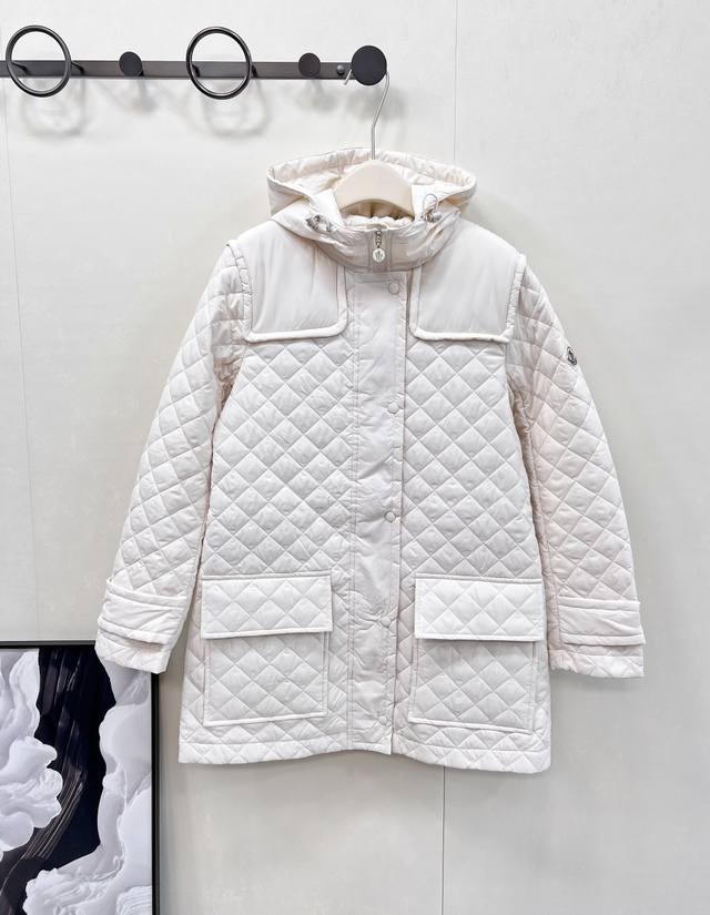 Moncler 25Fw早秋新款菱格夹棉薄款棉服长款外套丨独家高版出品！极简主义设计高级又时髦！休闲带帽设计，以经典的版型演绎朋克风，整体轮廓分明，线条自然，内