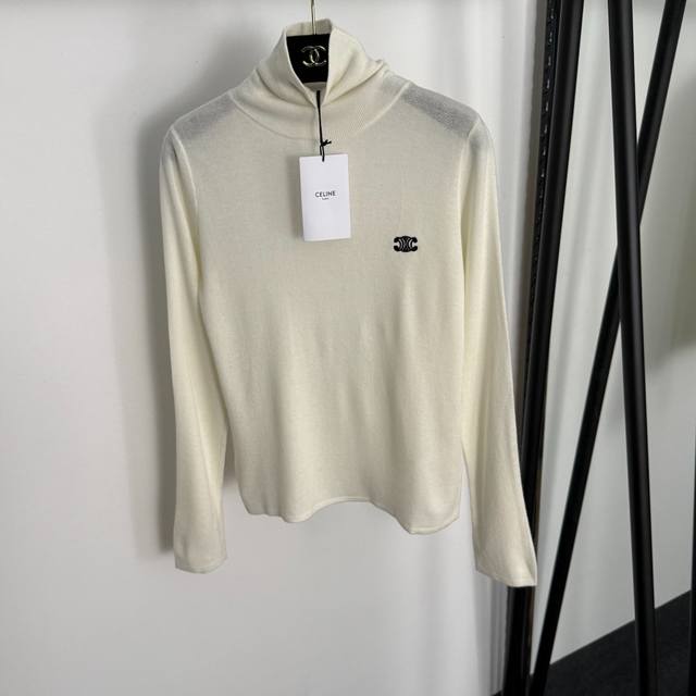 款号20255304 Celin*新款 Logo刺绣高领长袖羊毛针织打底衫，米白色，黑色，Sml， M码；胸围84，袖长61，长57；重量：0.195Kg .