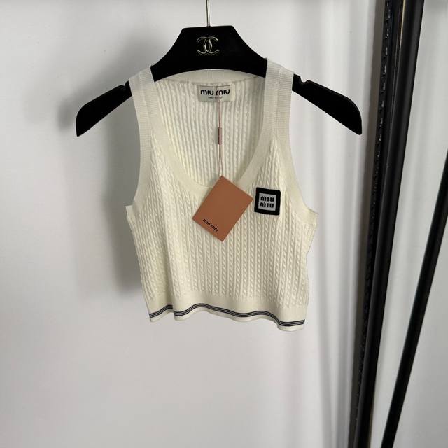 款号20255302 Miumi*新款 Logo字母羊毛针织背心，米白色，Sml， M码；胸围62，长36；重量：0.070Kg