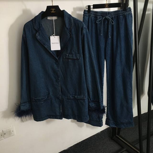 款号 0863 Valentin*新款家居风休闲牛仔套装，羽毛袖口拼接长袖牛仔衬衣外套+松紧腰直筒长裤，蓝色，S-Xxxl， L码；肩宽47，胸围120，袖长5