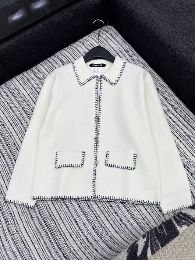 爆款现货 原单品质 Chan*｜25中古系列重工撞色勾边翻领外套 设计高级又时髦！双C钻扣，1:1订制重工面辅料，增添时尚格调，纯欲系搭配和谐，百搭王炸款 做工