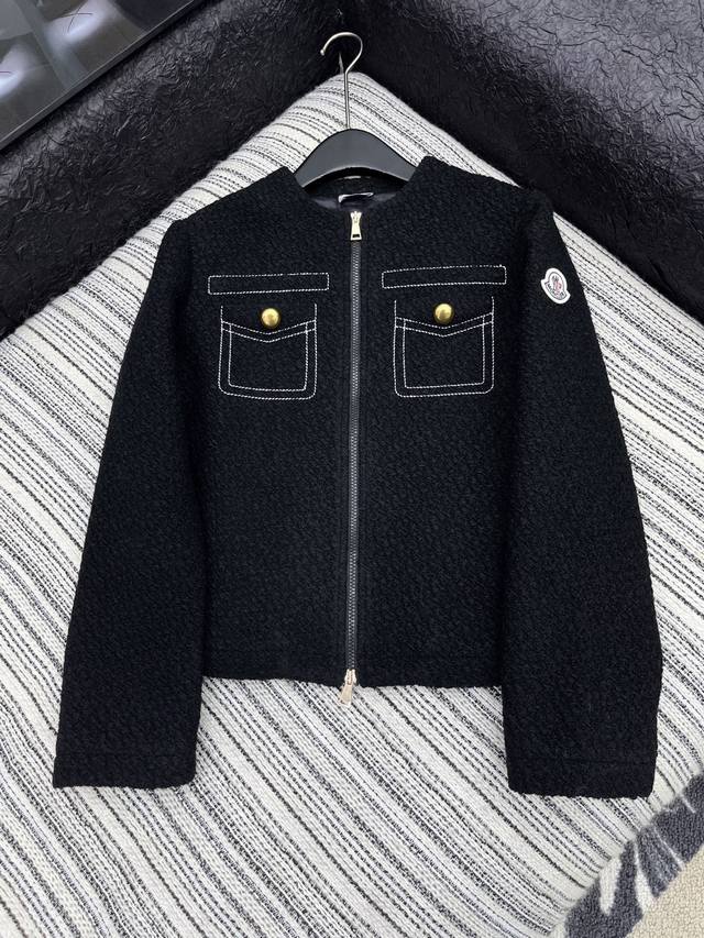 爆款现货 原版订制 Mon*｜25秋冬新品圆领粗花呢拼接羽绒服外套 面包服设计 双头拉链 90鹅绒 大工厂p订制压线设计！ 云朵般柔软的舒适感Yyds！ 可甜可