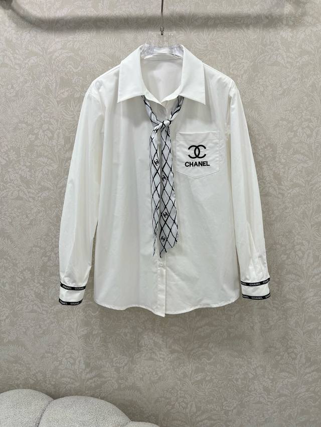 Chan*L 25新款翻领长袖配丝巾衬衣 定制双C印花丝巾 可拆卸单独搭配 全新定制Yb棉 前排扣设计定制Logo五金 袖口超精致的Logo织带 恰到好处的长度