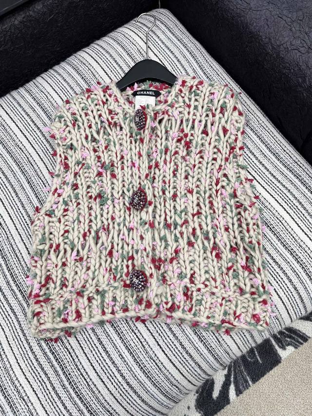 爆款现货 原单品质 Chan*｜25中古系列重工粗花圆领马甲针织外套 设计高级又时髦！1:1订制重工面辅料，增添时尚格调，杂色系视觉冲击感强，搭配和谐，百搭王炸