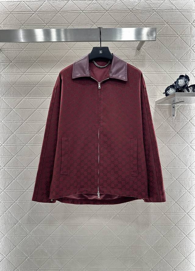 Gucc*2025新品上架 翻领拉链夹克外套短裤套装 定制Yb进口提花全棉材质 质感高级 挺括有型 翻领宽松廓形外套搭配短裤套装 双向拉链开襟调节 裁剪简约时尚