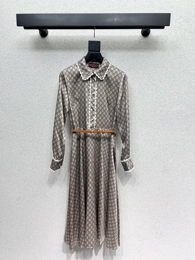 G家经典款卡其连衣裙 配腰带！质感细腻软糯 经典减龄单品！设计时髦版型不挑人上身巨显瘦！白富美必收的完美单品。质感超赞完美做工品质 高品质 尺码Sml.