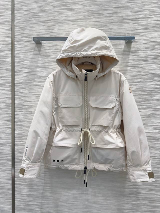 Moncle*R2025Fw新款羽绒外套 90％鹅绒 充绒量26克 低调又高级 经典造型 定位剪裁 定位立体剪裁 不可多得的一款！柔软细腻 保暖超有型.冬季必备