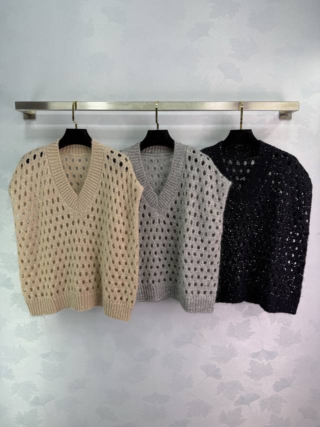 Bc*秋冬新款亮片镂空背心 慵懒随性自在 衣橱里最佳叠穿组合可搭配各种牛仔短裤长裤或者半裙等上身气质知性 高级感立显 简约却不简单 高端定制 3色3码Sml T