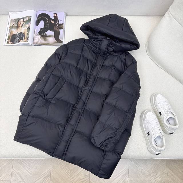 独家首发 原单品质 Max 25Ss 秋冬最新款简约连帽中长款羽绒服经典立体H版型剪裁 经典时髦又帅气 原版Logo标装饰 彰显品牌辨识度 国标90白鹅绒填充