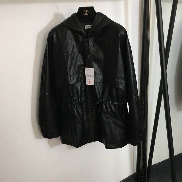 款号 7684 Balenciag*新款 腰部抽绳收腰 长袖连帽pu皮衣外套，黑色，Sml， M码；胸围120，袖长71，衣长69