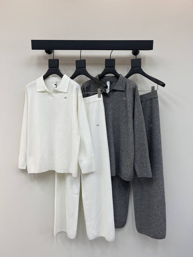 Alo*25秋冬新品polo针织卫衣长裤套装 定制高端材质 质感十足 舒适亲肤 饰以标志性字母烫印宽松慵懒版型 彰显品牌格调 精致的设计 尽显高级感 套装上身时