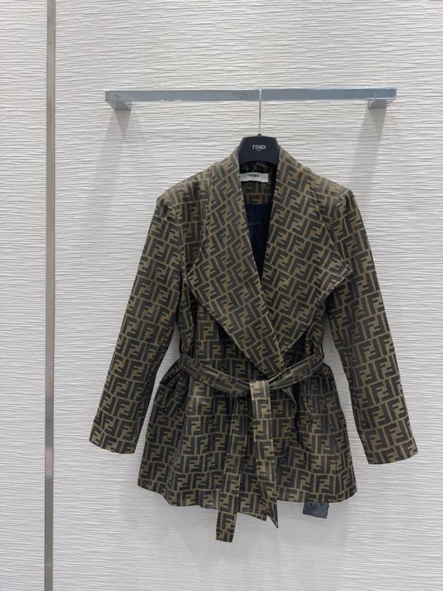 Fend* 2025Fw新款外套 火箭速度出品！整件立体剪裁 全方位精致做工 上身超级遮肉显瘦 简简单单 穿出清爽时髦的高级感 日常优雅又时髦巨百搭 颜色很好看