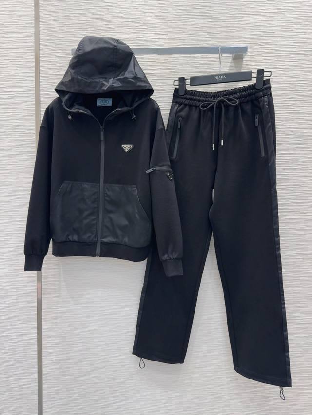 prad* 2025Fw新款套装 上身显瘦又提升时髦度，优雅气质单品。衣橱必备！做工品质看细节。现货 Sml 大单子甩过来 S上衣 肩宽54 胸围104 后中长