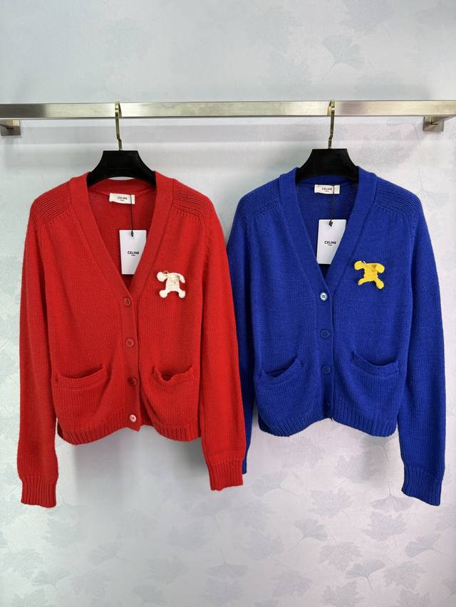 Celin*25秋冬新款针织V领开衫 插肩袖设计 手工编织品牌Logo图案装饰 Yb字母Logo纽扣点缀 高级时髦百搭 尺码Sml。T226B