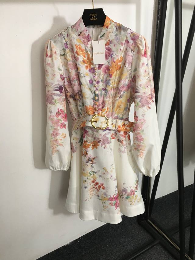 款号 2622 Zimmermann新款 气质彩色花朵印花 灯笼长袖连衣裙，配腰带，白色，S-Xl， Xl码；肩宽39，胸围96，腰围78，袖长62，总长93