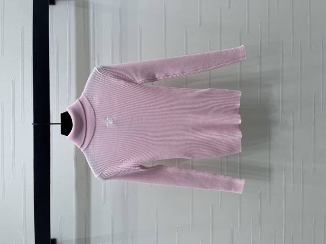 上新原单高端品质 Celin*2025早秋最新系列！高领针织长袖上衣！定制Yb羊毛针织材质 柔软柔软 弹力十足 高领长袖剪裁 成衣细密竖条纹肌理 弹力十足 包裹