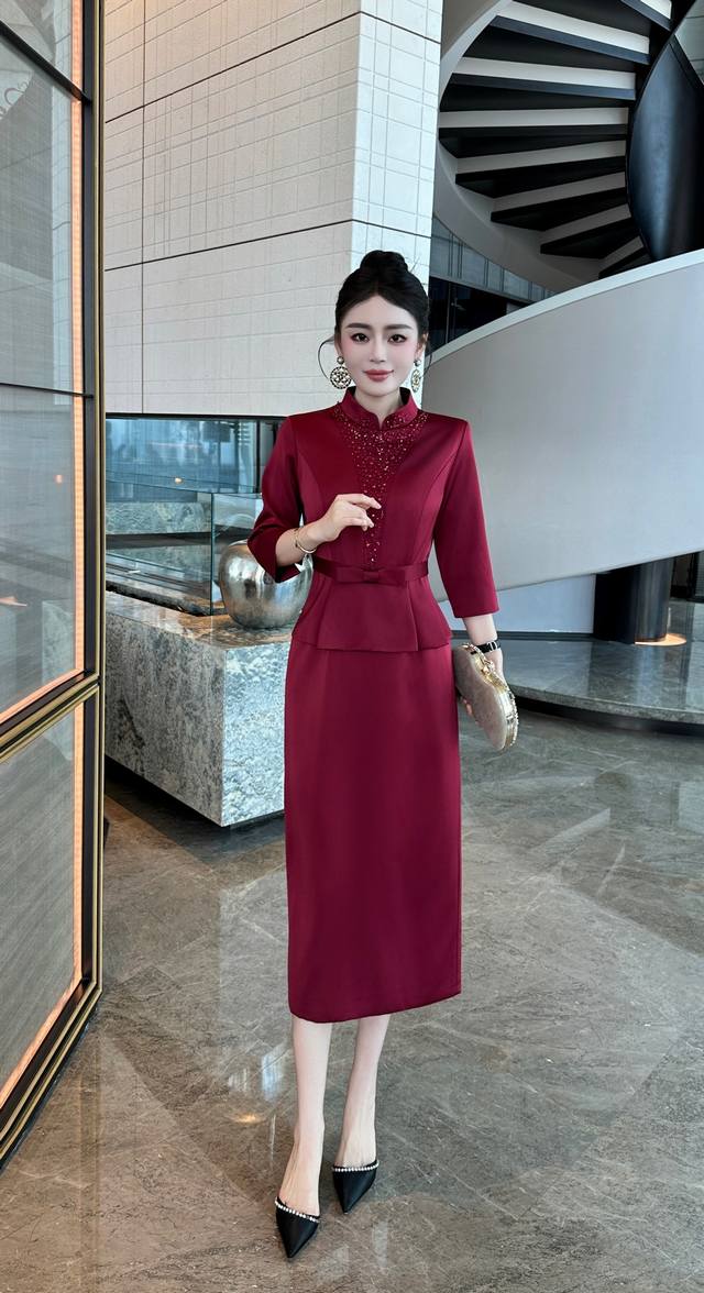 新款推荐， 爆款钉珠连衣裙 ，腰封小蝴蝶结设计 收腰遮腹，一颗颗珠钻手工缝制，超重工款， M～Xxxl