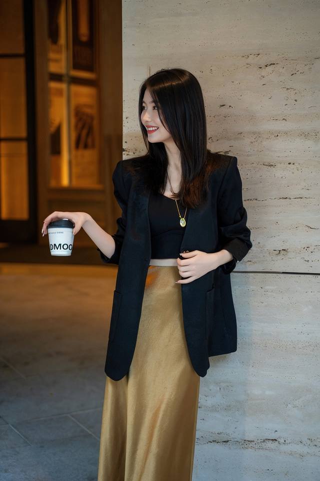 人丝锻面提花西装外套 休闲气质四季通勤百搭上衣 S～Xl