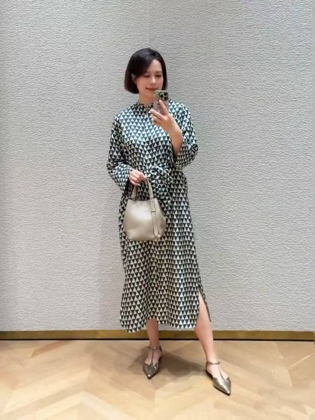 M M家新款真丝长裙出货经典气质凌格印花高端大气上档次品质做工 码数：36 38 40 42