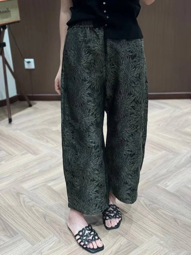 爆款上新 松紧腰复古亮丝提花阔腿镰刀裤 面料：55%涤 35%金属丝 10%人丝 尺码：S Xl