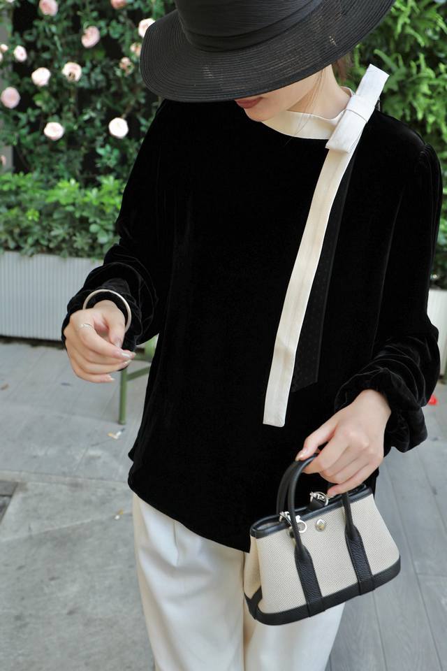 爆款翻单出货 赫本风真丝绒领口蝴蝶结飘带长袖上衣 面料：真丝绒 颜色：黑色 码数：S-Xl