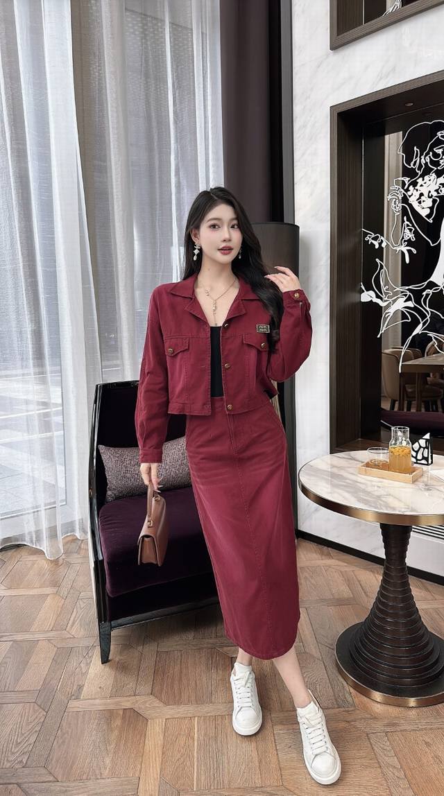 欧货新款 Miumiu大牌定制经典卡其与安哥拉红高级洗水牛仔套装，创意设计欧美范！个性时尚必备，爆款推荐②色Smlxl