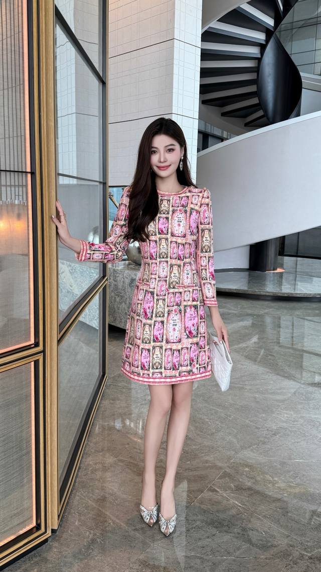 图片色S～Xxl 5个码 --新款上新高端大气上档次时尚洋气彩色印花A字裙 质量版型超棒！ 谁穿谁好看~ 简洁宽松收腰版型，不挑身材~ 精致优雅~ 超仙超美，百