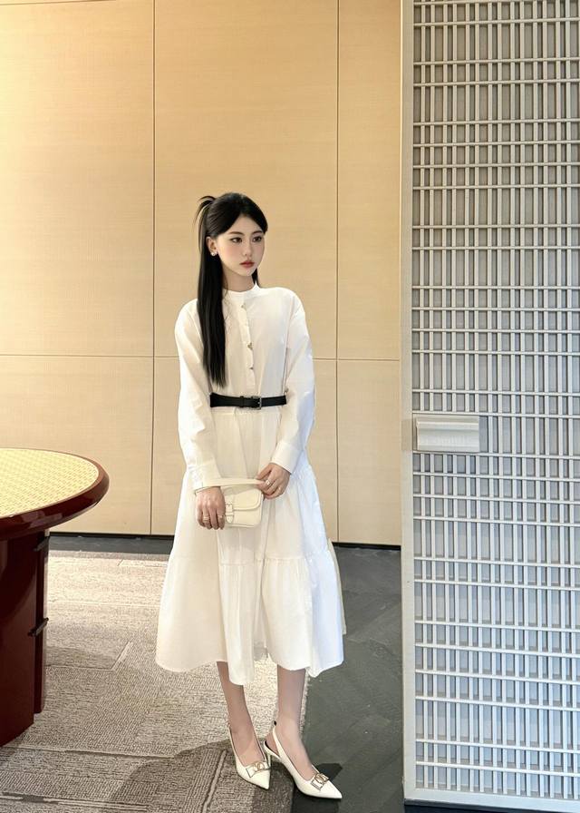 Louis Vuitton*秋冬新款连衣裙 设计时髦大气 休闲简约时尚 搭配经典皮质腰带 两色Sml