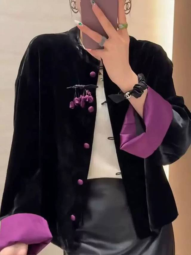爆款外套出货 时尚立领拼接宽松气质百搭轻国风外套、搭配定制手工辣椒配件 可拆卸 面料：100%真丝丝绒 颜色：黑色 尺码：Smlxl 尺码偏大