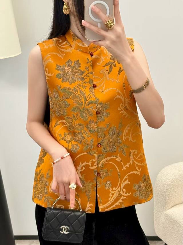 原创早秋上新~新中式立体浮雕金线提花马甲，金辉璀璨，繁花似锦~刺绣提花，中式立领，气运盈盈，镂金纹饰别具一格，尽显华美大气！爆卖！Smlxl~