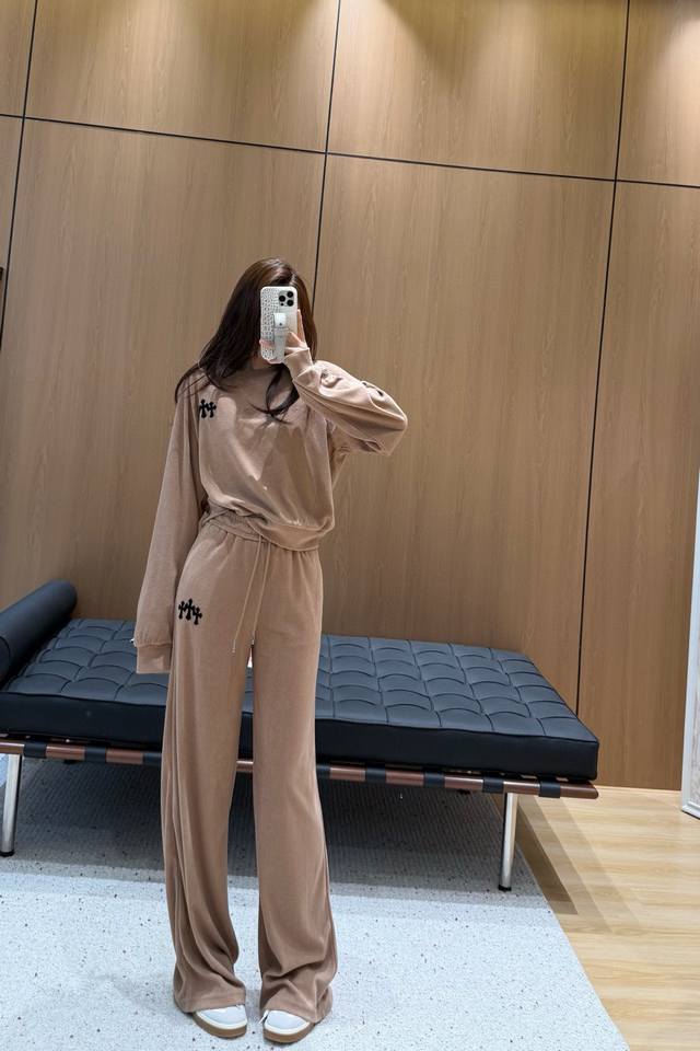 克罗* 植绒十字架刺绣圆领长袖卫衣搭配松紧腰阔腿裤套装 黑色 卡其 码数：Sml