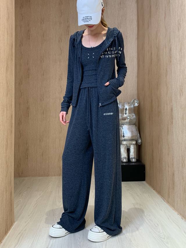 25Ss新款三件套 定制带帽开衫，背心，搭配松紧腰长裤 极简主义风法式优雅的慵懒风，休闲又时髦！多种穿法百搭上身显瘦又高挑！强烈推荐自留款！Sml