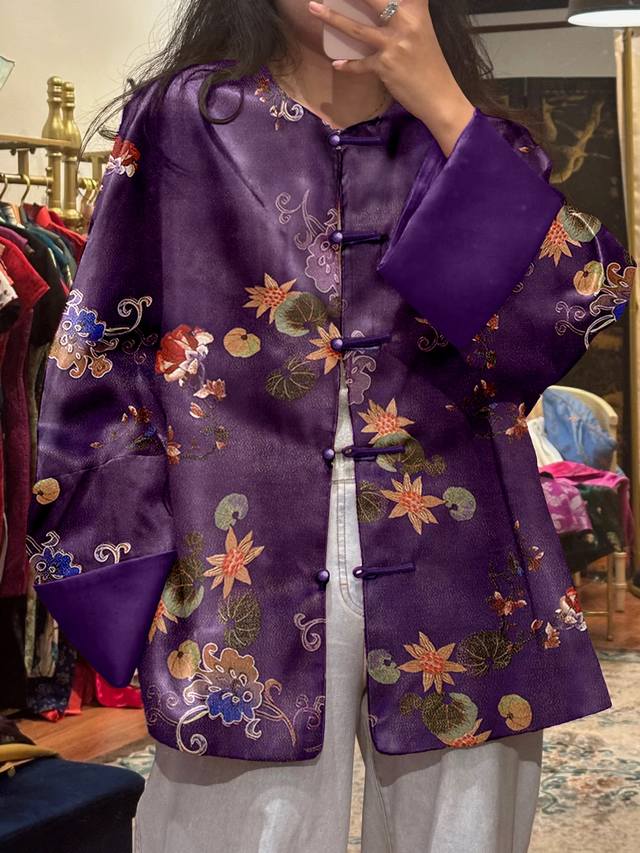 轻奢高级版大量出货重磅绝美人丝香云纱提花织金外套，宽松廓形立体剪裁线条落拓 大气简约，颜色色彩做得很美复古提花纹样雅致有味道 面料自带金闪巨显高级 两色Smlx