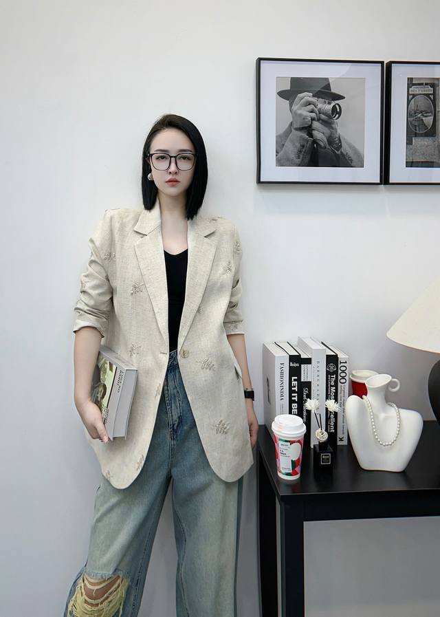 爆款出货 重工珠片刺绣拼接平驳领设计高端亚麻西装外套 面料:70%亚麻 30%天丝 颜色:米色 Smlxl