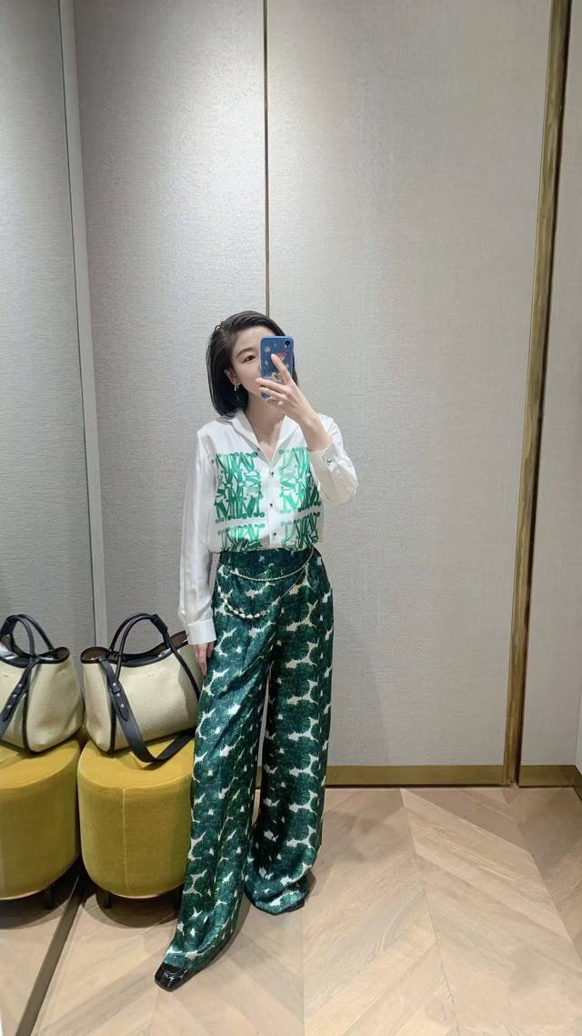 Max爆款出货前后定位印花加厚斜纹绸真丝品质超领型可当翻领可当西装领 随性洒脱 高阶爆品做工精致 现货发 颜色：咖色 红色 绿色 蓝色 码数36 38 40 4