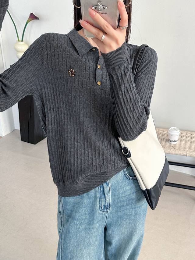 秋款上新立领刺绣纽扣上衣