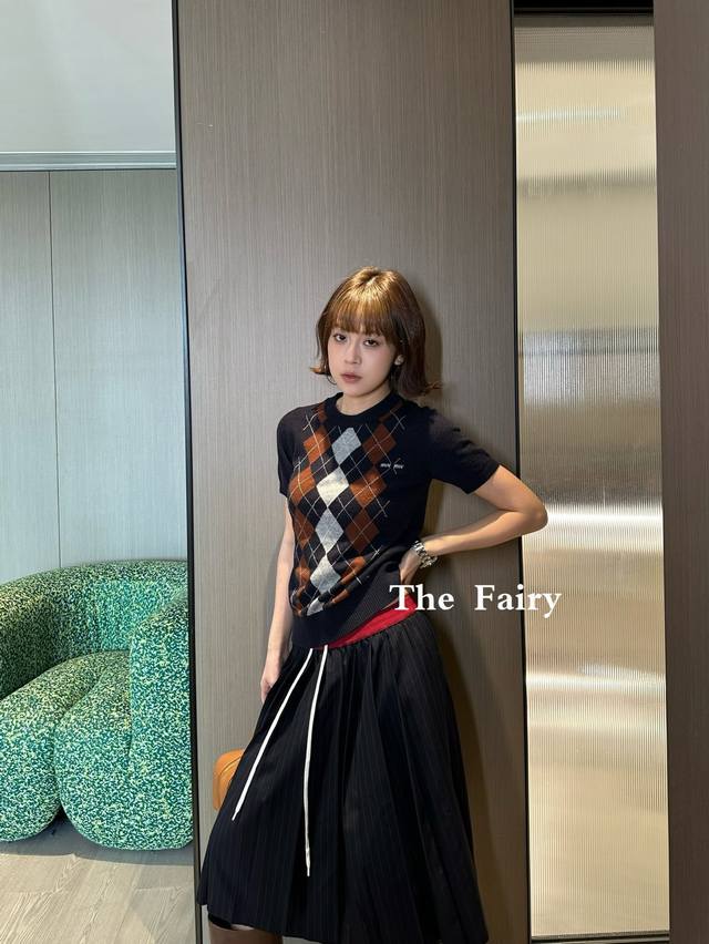 Miumiu条纹百褶裙撞色束腰字母刺绣显瘦时髦半身裙女 尺码：Sml 颜色：蓝色