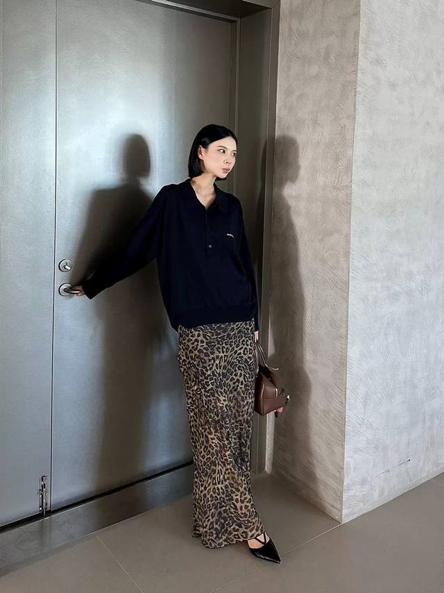 轻奢高级感复古不规则豹纹鱼尾半身裙，轻盈飘逸手感舒适 颜色高级好搭配 上身自带野性和浪漫，裙身不规则小木耳边设计，更有层次感和设计感 Smlxl