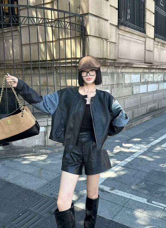 强推大爆款 设计感拼牛仔重磅钉珠刺绣外套 黑色皮革与牛仔的大胆拼接 利落的短款版型更有街头时髦感 Smlxl